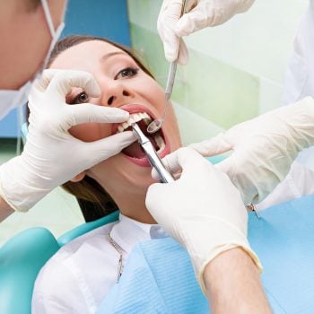 the best dentist in nashville tn performing a tooth extraction